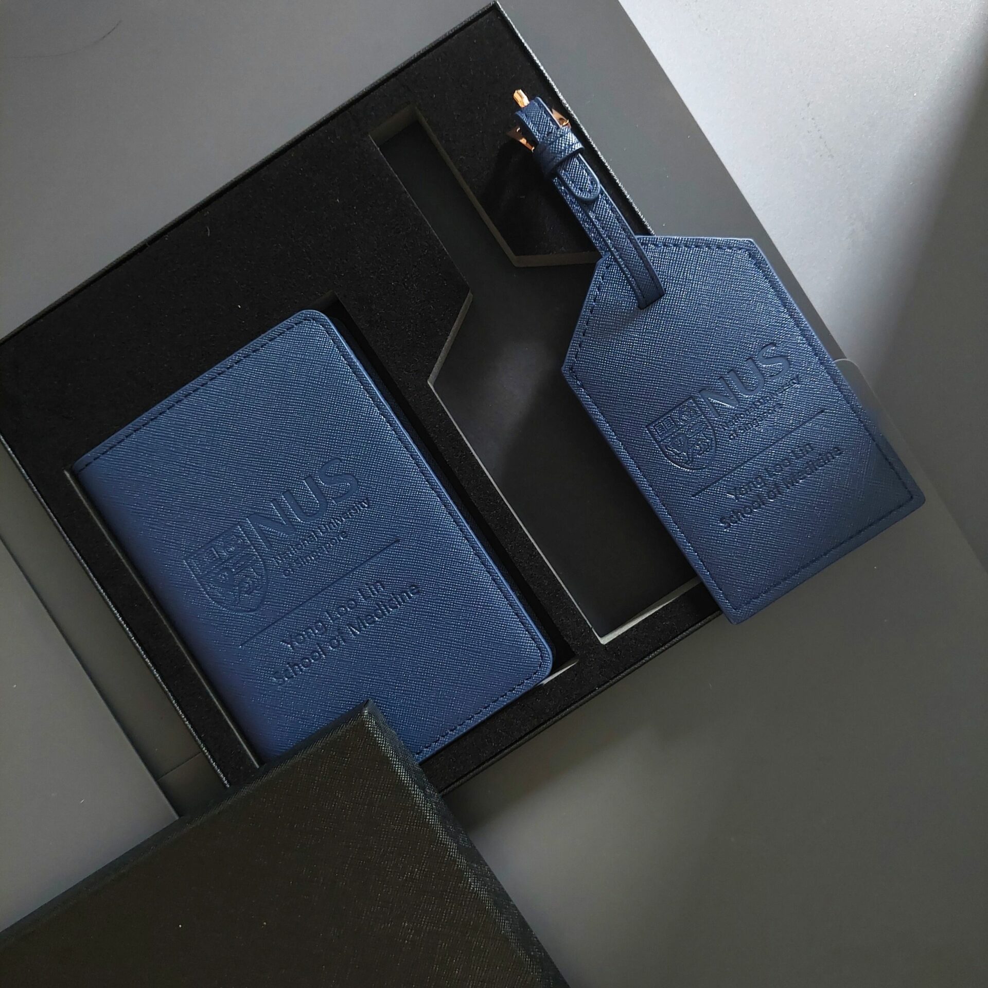 corporate gifts singapore luggage tag passport holder gift set